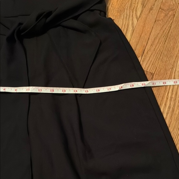 Club Monaco Black Wide Leg Pants with Flowing Silhouette - Picture 9 of 10